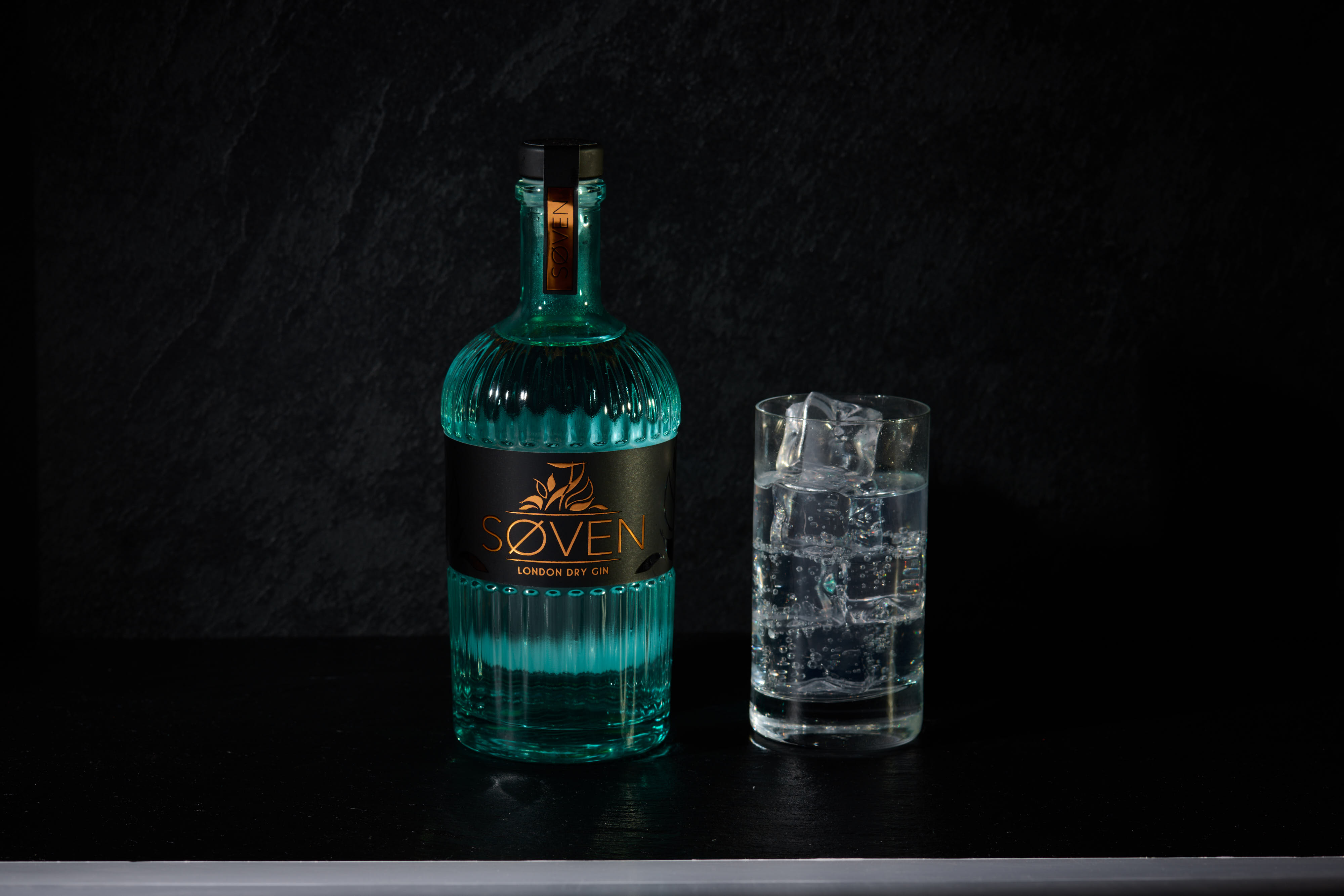SØVEN GIN als Gin Soda im Longdrinkglas